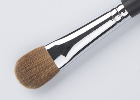 Mały, spiczasty pędzel do korektora z pomarańczowym, syntetycznym włóknem Cruelty Free do precyzyjnej aplikacji