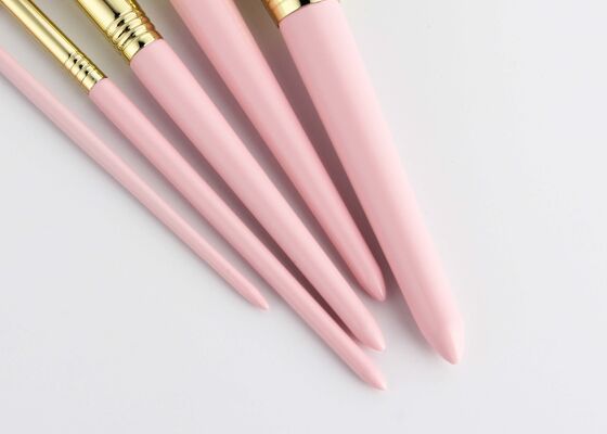 Pędzel do podkładu Vonira Beauty Angled Buffer z wegańskiego, nietestowanego na zwierzętach syntetycznego włosia Taklon i recyklingowanego drewnianego uchwytu brzozowego