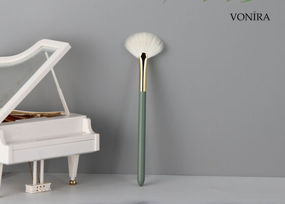Vonira Custom Wholesale Natural White Goat Hair Fan Highlighter Brush z usługą Private Label