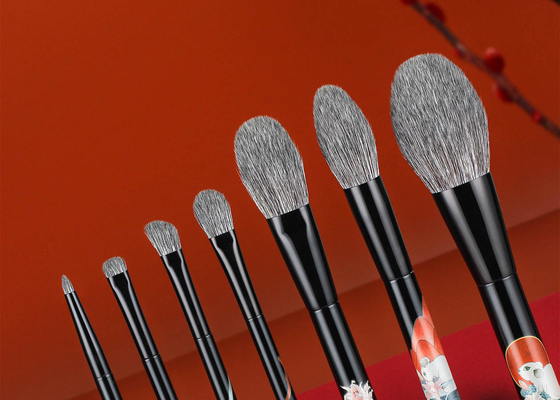 Zrównoważony antybakteryjny, przyjazny dla ziemi, wegan, włókno kukurydziane, makijaż w proszku, szczoteczka z błyszczącą drewnianą rękojeścią